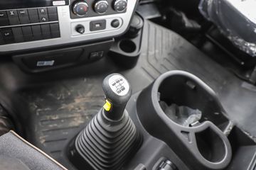 �������ó� ����KL�ؿ� 480���� 6X4 LNGǣ����ͼƬ