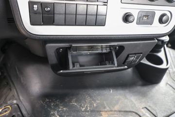�������ó� ����KL�ؿ� 480���� 6X4 LNGǣ����ͼƬ