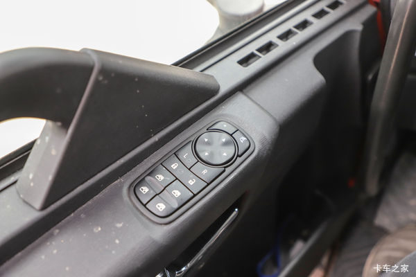 许昌风神优惠季天龙KL重卡 520马力 6X4牵引车