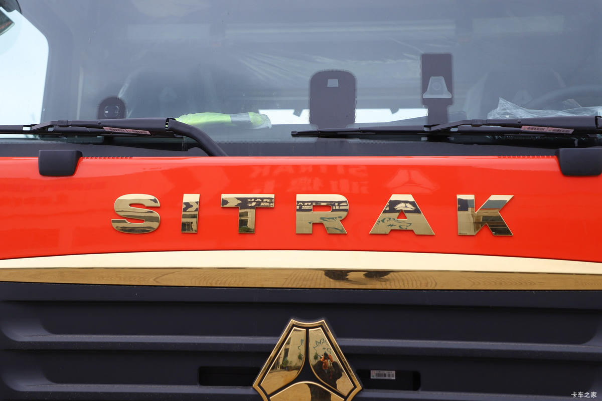 й ǵ¿SITRAK G7Sؿ  560 6X4 LNGԶǣ                                                