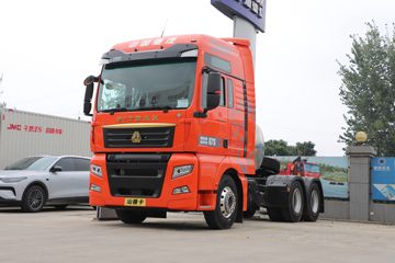 中国重汽 汕德卡SITRAK G7S重卡 530马力 6X4 LNG自动档牵引车(带液缓)