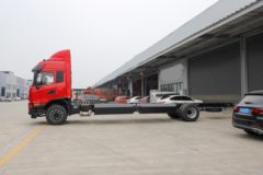 东风新疆 天锦KR燃气 260马力 4X2 9.6米CNG厢式载货车(DFV5182XXYGP6N)