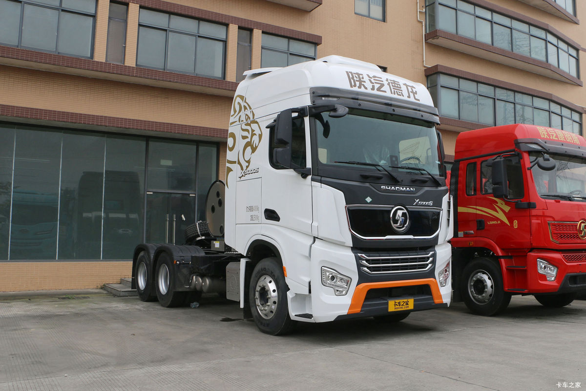陕汽重卡 德龙X5000S 旗舰版 560马力 6X4 LNG牵引车(液缓)