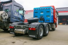 中国重汽 HOWO Max重卡 轻奢版 460马力 6X4 CNG牵引车(红色)(ZZ4257V424KF1CH)