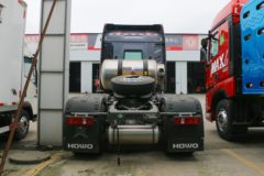 中国重汽HOWO Max重卡 轻奢版 480马力 6X4 LNG牵引车