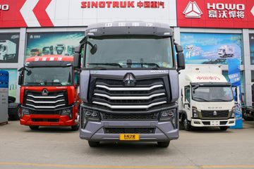 中国重汽 HOWO Max重卡 540马力 6X4 LNG自动档牵引车(液缓)