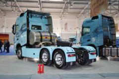 陕汽重卡 德龙X6000 旗舰版 700马力 6X4 LNG自动档牵引车(液缓)(SX4259GE4TLQ5)