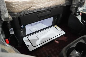 �����ؿ� ����X6000 �콢�� 700���� 6X4 LNG�Զ���ǣ����(Һ��)(SX4259GE4TLQ5)ͼƬ