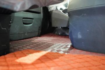 �����ؿ� ����X6000 �콢�� 700���� 6X4 LNG�Զ���ǣ����(Һ��)(SX4259GE4TLQ5)ͼƬ