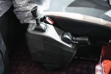 �����ؿ� ����X6000 �콢�� 700���� 6X4 LNG�Զ���ǣ����(Һ��)(SX4259GE4TLQ5)ͼƬ