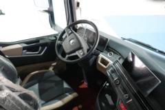 陕汽重卡 德龙X6000 旗舰版 700马力 6X4 LNG自动档牵引车(液缓)(SX4259GE4TLQ5)