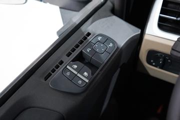 �����ؿ� ����X6000 �콢�� 700���� 6X4 LNG�Զ���ǣ����(Һ��)(SX4259GE4TLQ5)ͼƬ