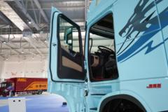 陕汽重卡 德龙X6000 旗舰版 700马力 6X4 LNG自动档牵引车(液缓)(SX4259GE4TLQ5)