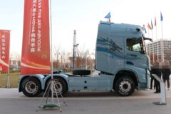 陕汽重卡 德龙X6000 旗舰版 840马力 6X4 自动档牵引车(液缓)
