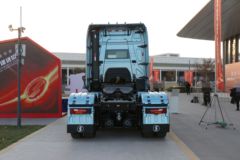 陕汽重卡 德龙X6000 旗舰版 840马力 6X4 自动档牵引车(液缓)