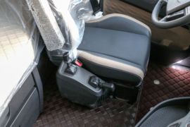 德龙X6000&nbsp;牵引车驾驶室                                               图片