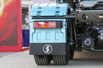 �����ؿ� ����X6000 �콢�� 840���� 6X4 �Զ���ǣ����(Һ��)ͼƬ