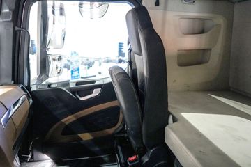 �����ؿ� ����X6000 �콢�� 580���� 6X4 ����/LNG˫ȼ��ǣ����(Һ��)ͼƬ