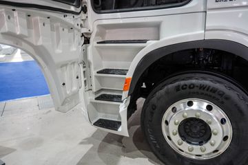 �����ؿ� ����X6000 �콢�� 580���� 6X4 ����/LNG˫ȼ��ǣ����(Һ��)ͼƬ