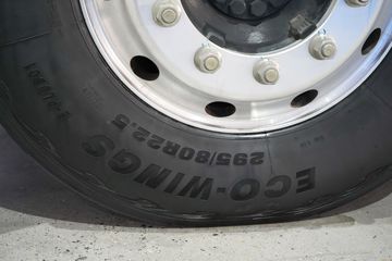 �����ؿ� ����X6000 �콢�� 580���� 6X4 ����/LNG˫ȼ��ǣ����(Һ��)ͼƬ