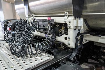 �����ؿ� ����X6000 �콢�� 580���� 6X4 ����/LNG˫ȼ��ǣ����(Һ��)ͼƬ