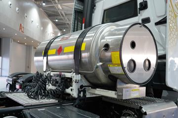 �����ؿ� ����X6000 �콢�� 580���� 6X4 ����/LNG˫ȼ��ǣ����(Һ��)ͼƬ