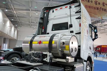 �����ؿ� ����X6000 �콢�� 580���� 6X4 ����/LNG˫ȼ��ǣ����(Һ��)ͼƬ