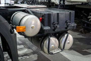 �����ؿ� ����X6000 �콢�� 580���� 6X4 ����/LNG˫ȼ��ǣ����(Һ��)ͼƬ