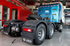 上汽红岩 杰狮C6重卡 440马力 6X4 CNG牵引车(国六)(CQ4257HD12384N)