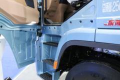 陕汽重卡 德龙X5000 旗舰版 530马力 6X4 LNG自动档牵引车(液缓)