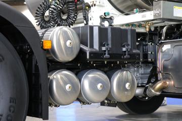 �����ؿ� ����X5000 �콢�� 530���� 6X4 LNG�Զ���ǣ����(Һ��)ͼƬ