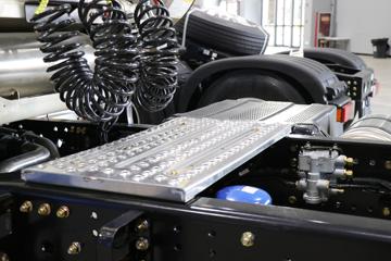 �����ؿ� ����X5000 �콢�� 530���� 6X4 LNG�Զ���ǣ����(Һ��)ͼƬ