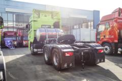 一汽解放 J7重卡 经典版 530马力 6X4 LNG自动档牵引车(采埃孚12档)(液缓)(CA4250P77M26T1E6)