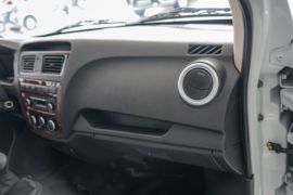 睿行EM60 电动封闭厢货驾驶室图片