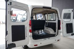 长安 睿行EM60 2.4T 7座 纯电动多用途乘用车(对开门)