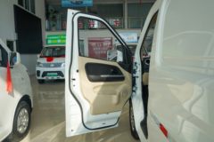 长安 睿行EM80Ⅱ 2.81T 2座 4.805米纯电动厢式运输车(对开门)