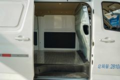 长安 睿行EM80Ⅱ 2.81T 2座 4.805米纯电动厢式运输车(对开门)