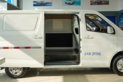 长安 睿行EM80Ⅱ 2.81T 2座 4.805米纯电动厢式运输车(对开门)