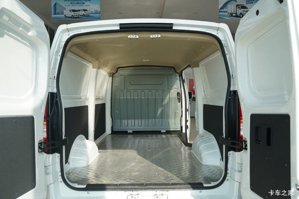 购睿行EM80电动封闭厢货 享高达0.2万优惠