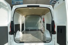 长安 睿行EM80Ⅱ 2.81T 2座 4.805米纯电动厢式运输车(对开门)