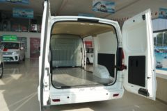 长安 睿行EM80Ⅱ 2.81T 2座 4.805米纯电动厢式运输车(对开门)