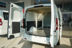 长安 睿行EM80Ⅱ 2.81T 2座 4.805米纯电动厢式运输车(对开门)