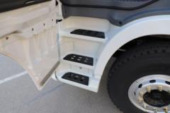 徐工重卡 E700 6X4 换电式纯电动牵引车(XGA4252BEVWC)