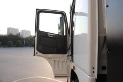 徐工重卡 E700 6X4 换电式纯电动牵引车(XGA4252BEVWC)