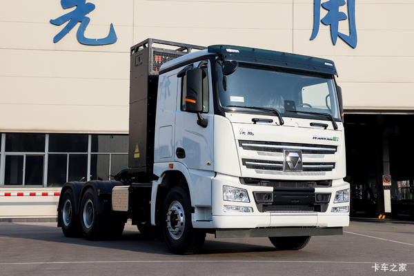 徐工重卡 E700 6X4 换电式纯电动牵引车282kWh