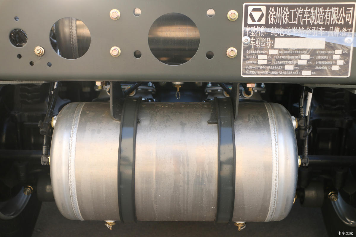 【图】徐工重卡 漢風E7 6X4 纯电动牵引车422.87kWh_实拍图片_1784534_卡车之家