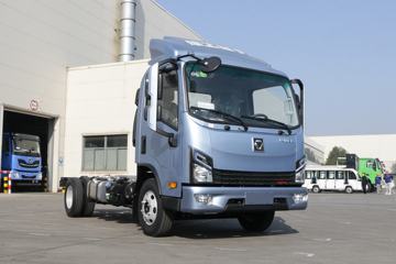 徐工轻卡 汉驰 4.5T 4.15米单排插电式混合动力厢式轻卡 15.55kWh
