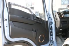 徐工轻卡 汉驰 4.5T 4.15米单排插电式混合动力厢式轻卡 15.55kWh