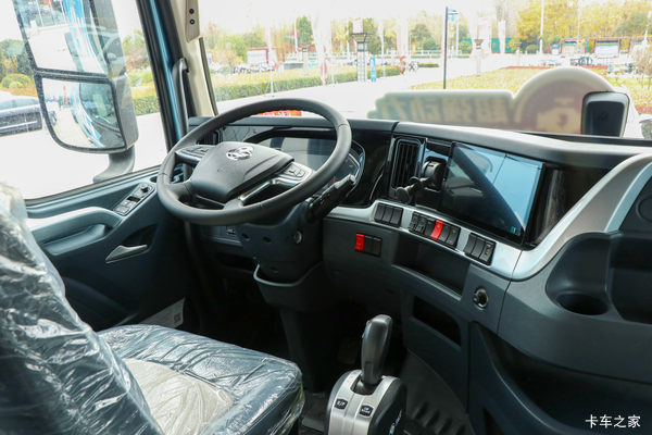 乘龙H7重卡 550马力 6X4 LNG自动档牵引车直降12万