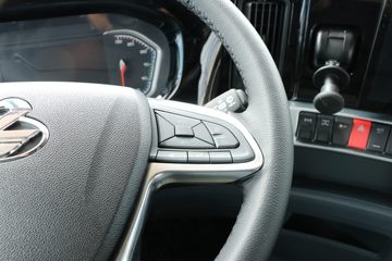 �������� ����H7�ؿ� 550���� 6X4 LNG�Զ���ǣ����(LZ4250H5DM3)ͼƬ